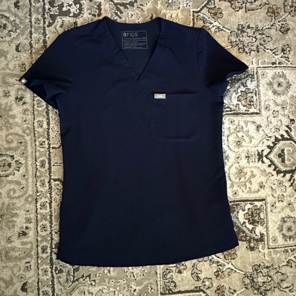 Catarina One-Pocket Scrub Top